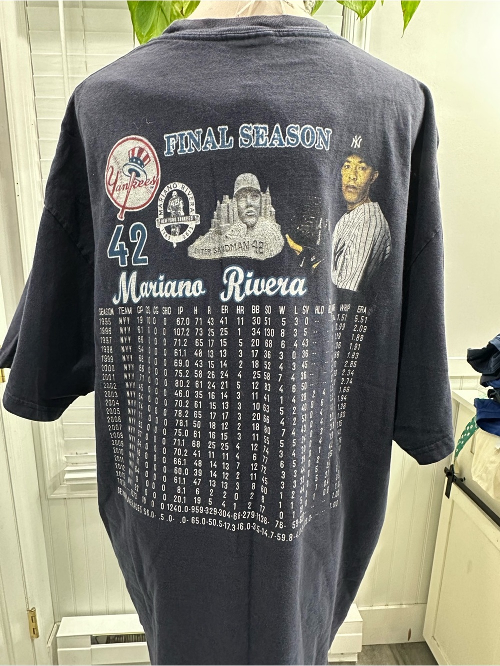 vintage New York Yankees Mariano Rivera "Exit Sandman" graphic t-shirt. - Picture 2 of 3
